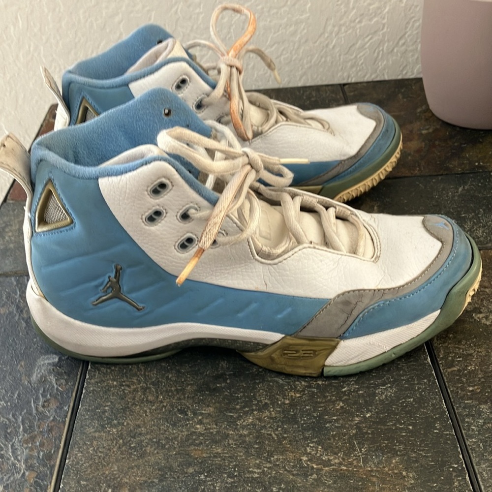 Air Jordan North Carolina‎ white and blue sneakers size 7Y used - Picture 3 of 6
